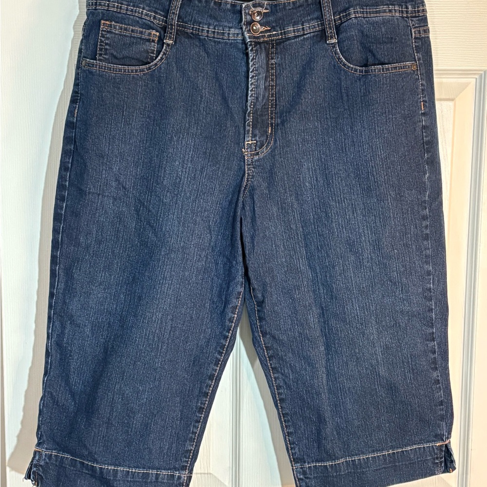 Women’s Blue Denim Capri Pants
